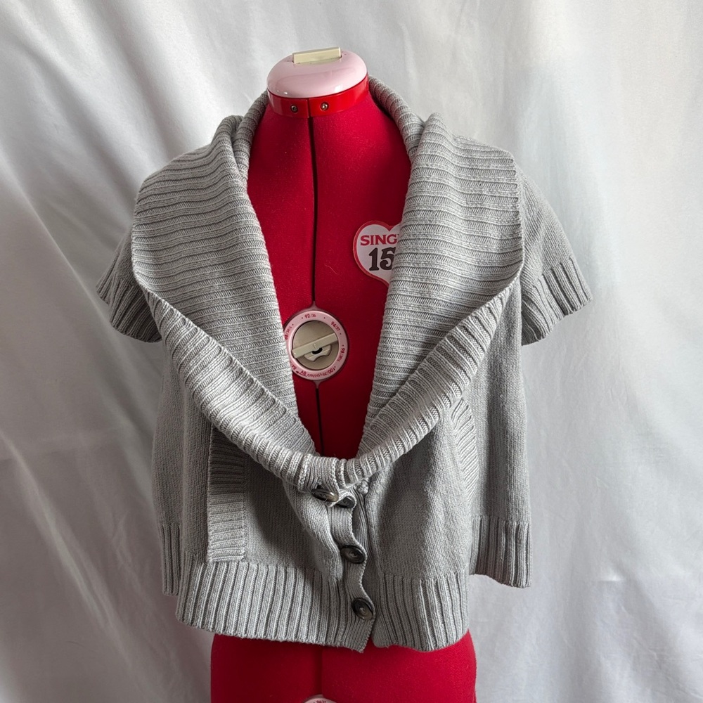 Club Monaco Light Gray Short-Sleeve Shawl Collar Cardigan SM352